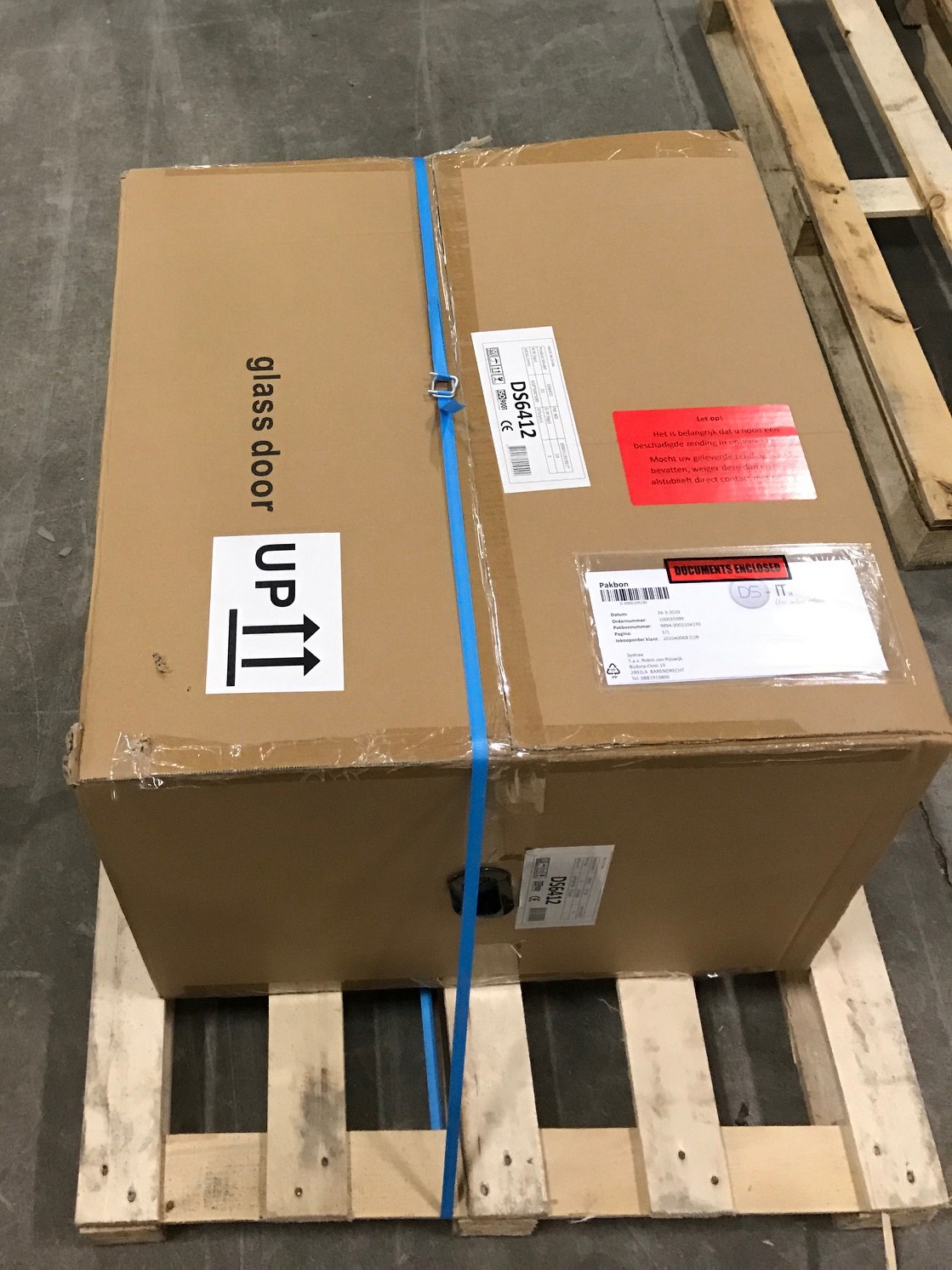 vægskab som palleforsendelse